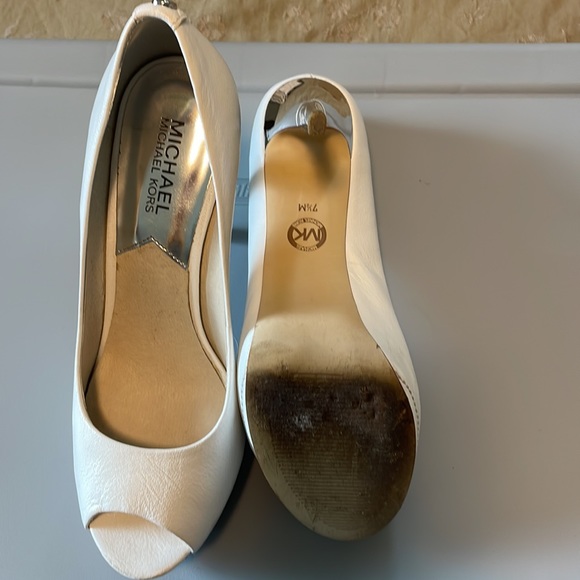 White platform heels - Picture 8 of 9